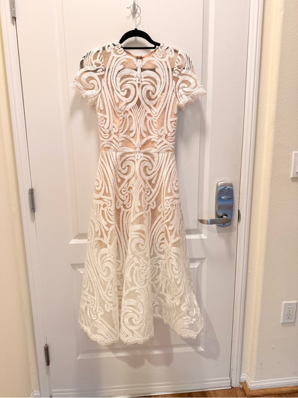 Helsi Annette Lace Midi Cocktail Dress in white  Size XS Preloved - flaw noted - Picture 2 of 3